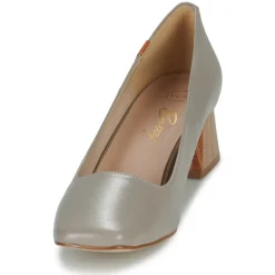 Betty London CLAUDIE