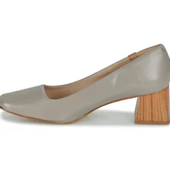 Betty London CLAUDIE