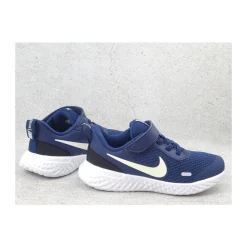 Nike REVOLUTION 5